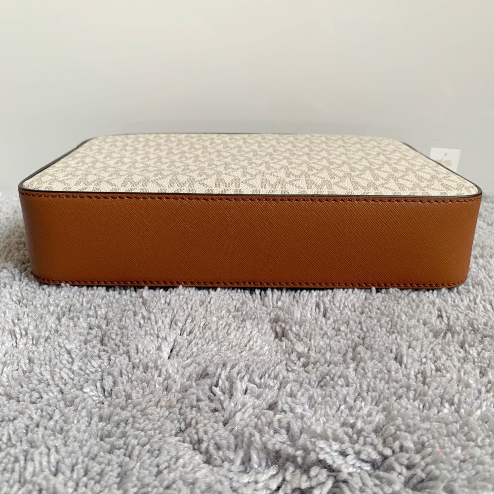 Michael Kors Jet Set Lg E/W Crossbody Bag View 6